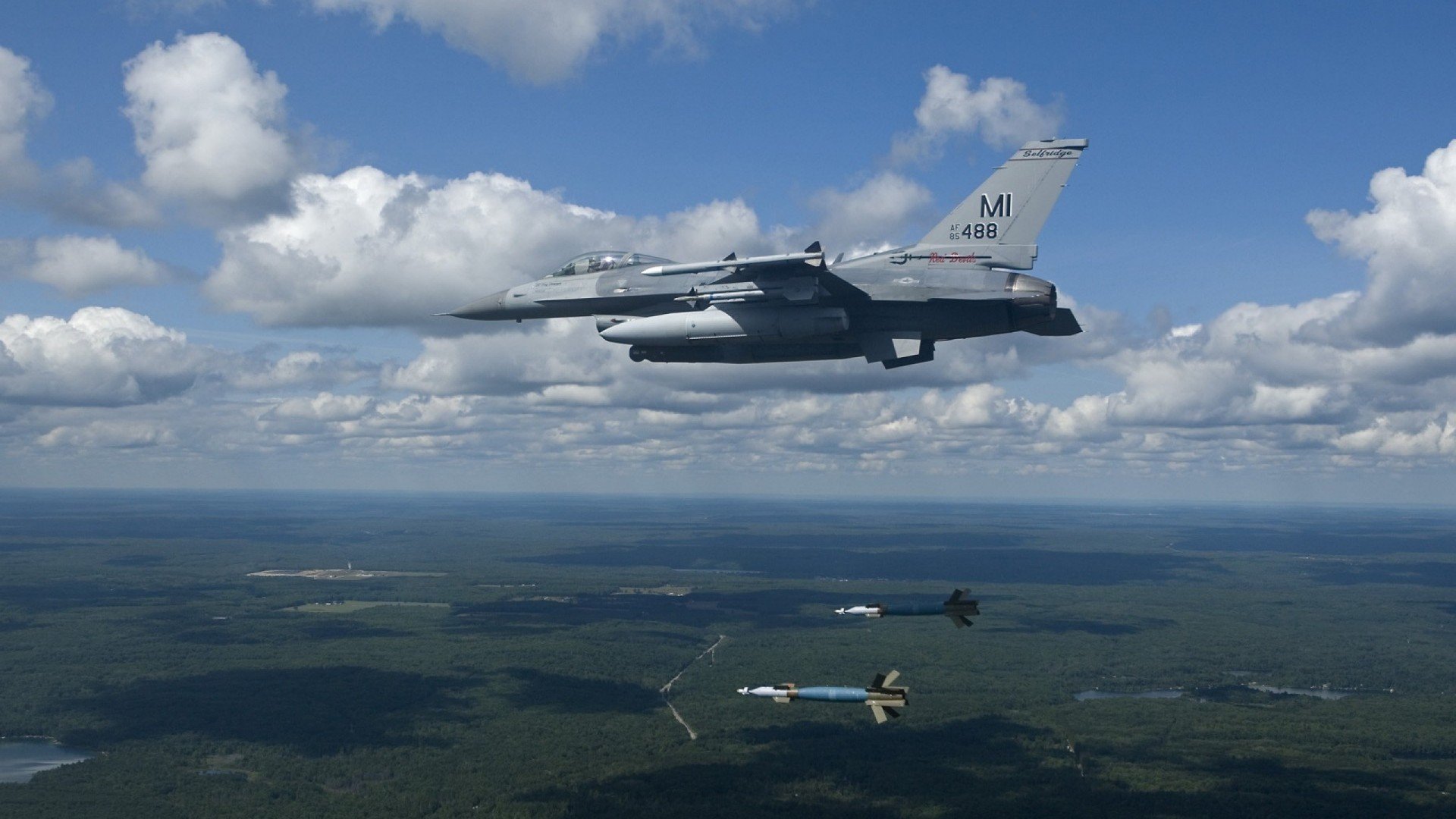 爱游戏app下载-球场内外：运动员的生活与训练故事，运动员在球场训练形容词